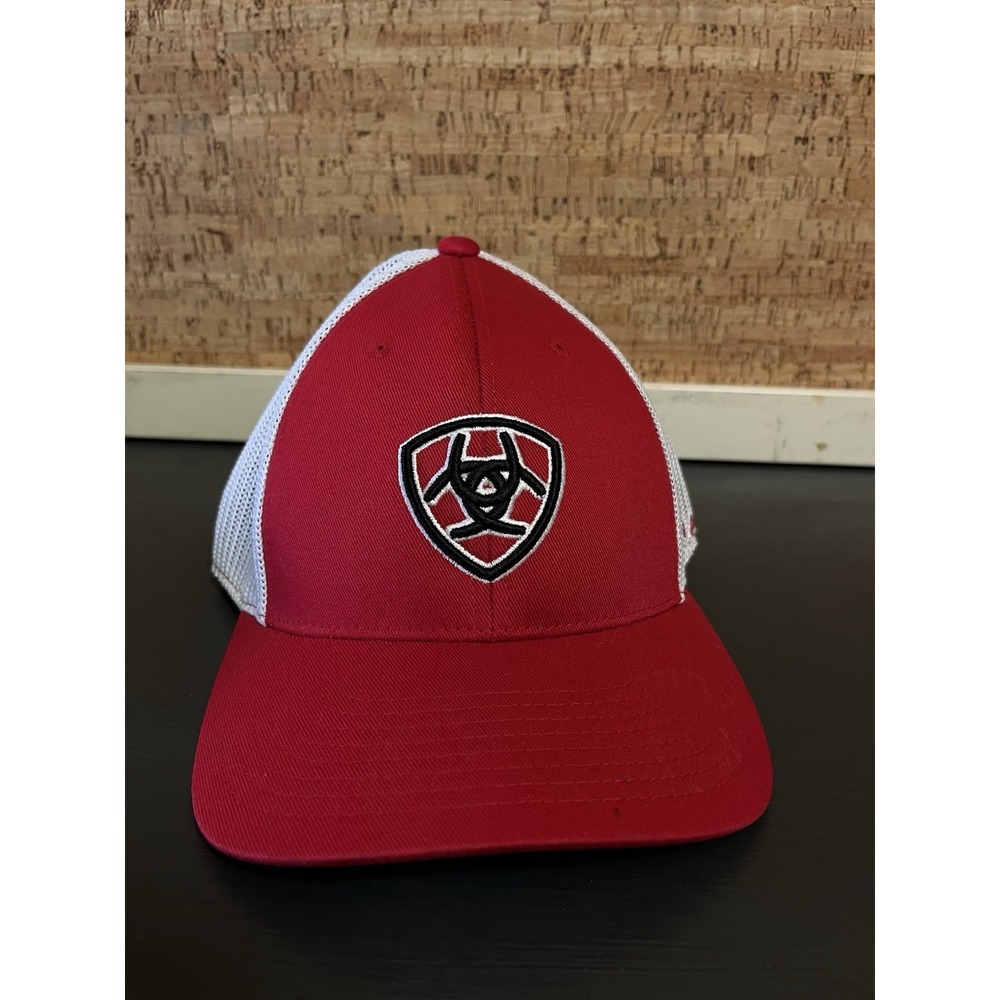 ARIAT Hat Men's Red Trucker Flex Fit Ball Cap Trucker Mesh Flag Shield Western